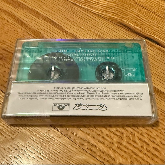 HAIM 'Days Are Gone' Cassette Tape new (sealed) - Picture 3 of 5